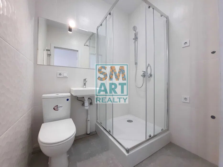 У Києві здають в оренду однокімнатну квартиру за мільйон: навіть меблів немає (фото)